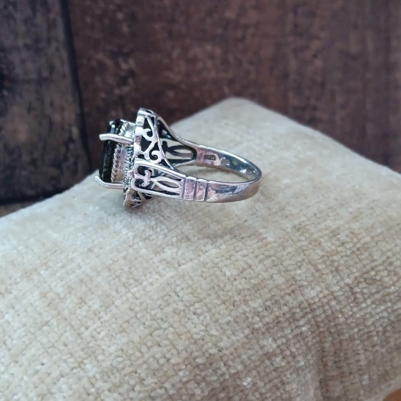 Silver Four Prong Setting Multi Faceted Glass or Stone Ring - Picture 4 of 13